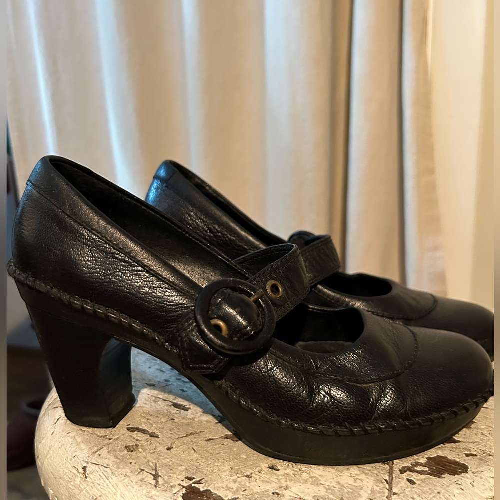 Women’s 7. Clark indigo Black Leather Mary Jane. 2 1/2” chunky heel.
